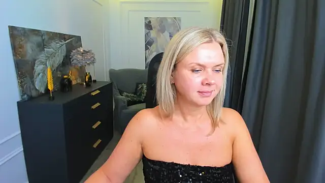 AgathaKlouin online show from May 2026 07:06:01 PM