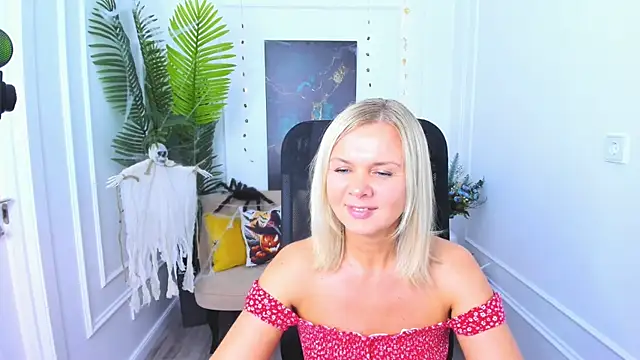 AgathaKlouin online show from October 2025 07:16:01 PM