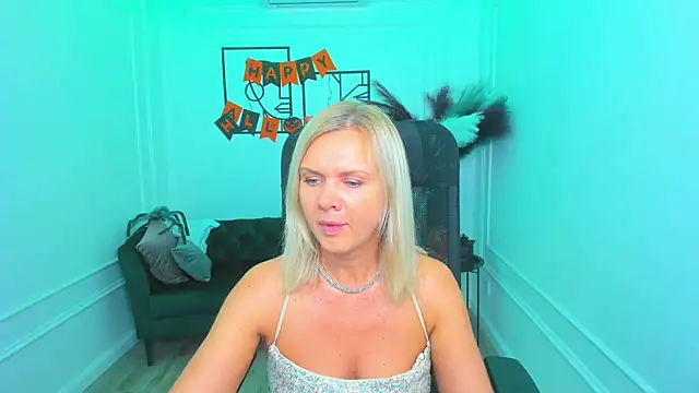 AgathaKlouin online show from October 2025 07:47:02 PM