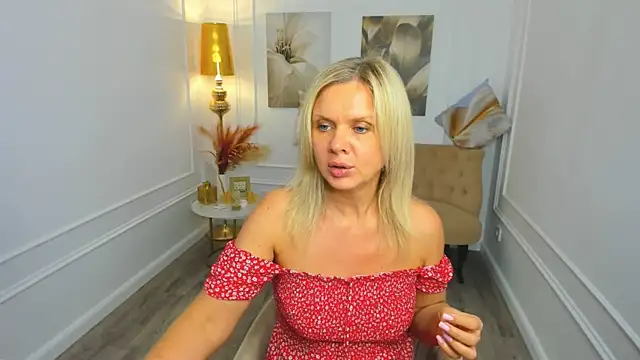 AgathaKlouin online show from April 2026 11:22:02 AM