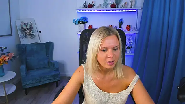 AgathaKlouin online show from November 2025 07:19:02 PM