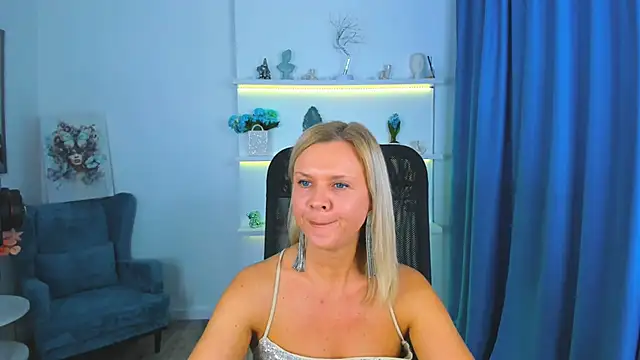 AgathaKlouin online show from November 2025 07:36:01 PM