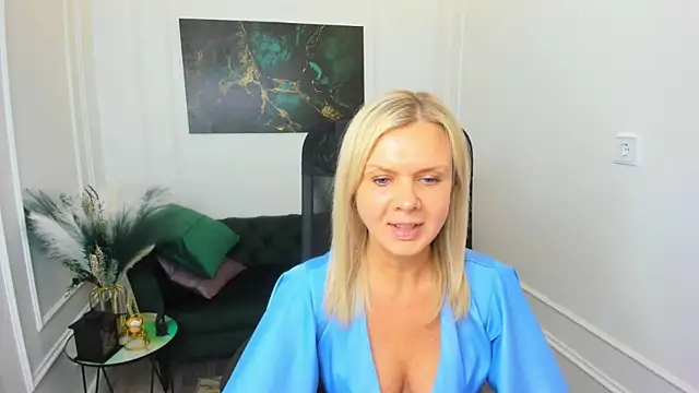 AgathaKlouin online show from February 2026 11:32:02 AM