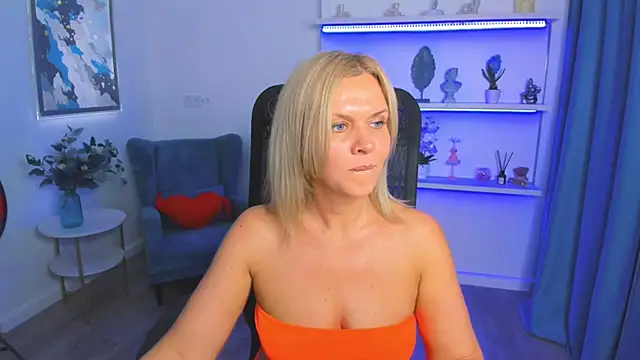 AgathaKlouin online show from May 2026 07:39:02 PM