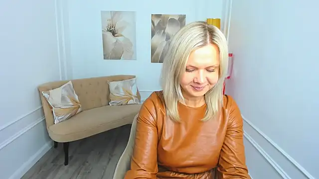 AgathaKlouin online show from March 2026 07:18:01 PM