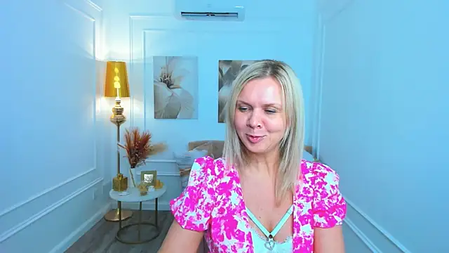 AgathaKlouin online show from March 2026 11:23:02 AM