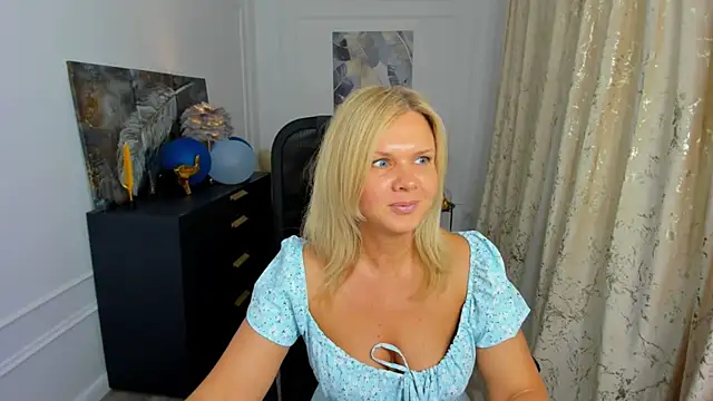 AgathaKlouin online show from May 2026 11:16:01 AM