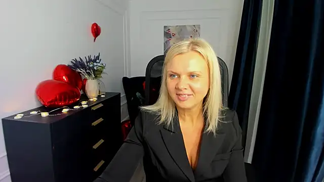 AgathaKlouin online show from February 2026 11:10:01 AM