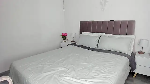 Snapshot of Ori_valentina chatting on November 2025 06:44:01 PM Ori valentina online show from November 2025 06:44:01 PM