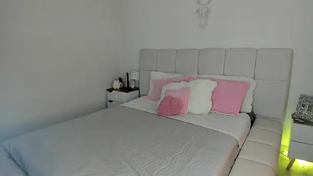 Ori valentina online show from March 2026 08:33:01 PM