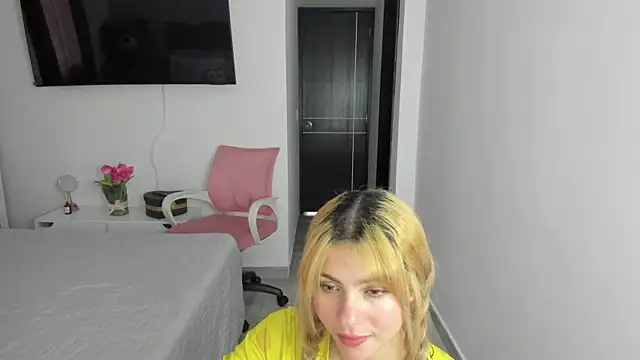 Snapshot of Ori_valentina chatting on February 2025 08:47:02 PM Ori valentina online show from February 2025 08:47:02 PM