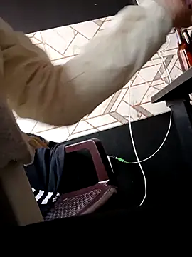 Snapshot of Lesly_10- chatting on November 2025 09:30:01 PM Lesly 10- online show from November 2025 09:30:01 PM