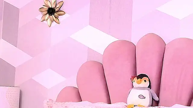 KylieMonnett online show from November 2025 05:02:02 PM