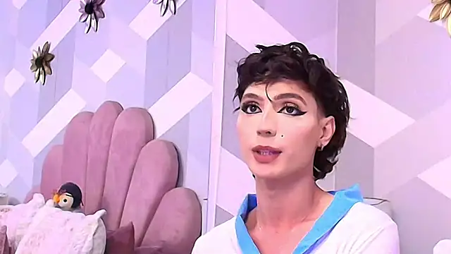 KylieMonnett online show from October 2025 05:02:01 PM