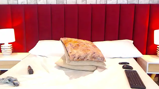 Snapshot of EmilyKnight chatting on February 2025 01:46:02 AM EmilyKnight online show from February 2025 01:46:02 AM