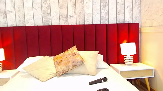 Snapshot of EmilyKnight chatting on February 2025 07:39:01 PM EmilyKnight online show from February 2025 07:39:01 PM