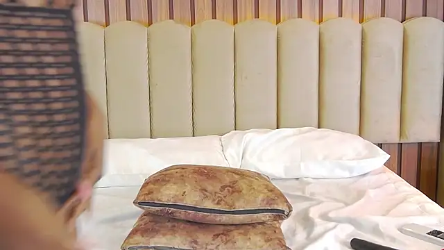 Snapshot of EmilyKnight chatting on March 2025 06:00:02 PM EmilyKnight online show from March 2025 06:00:02 PM