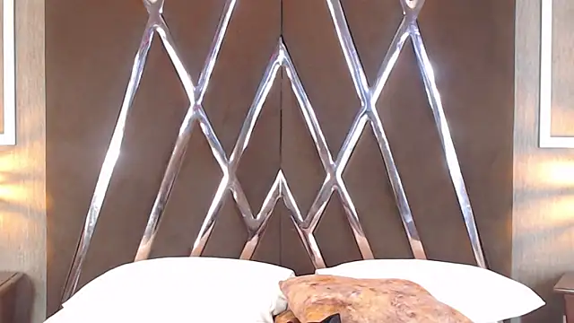 Snapshot of EmilyKnight chatting on January 2025 12:05:01 AM EmilyKnight online show from January 2025 12:05:01 AM