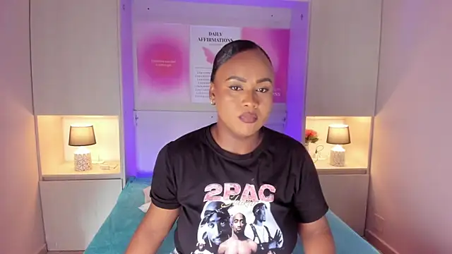 Snapshot of EmilyyStuart chatting on December 2025 08:01:02 PM EmilyyStuart online show from December 2025 08:01:02 PM