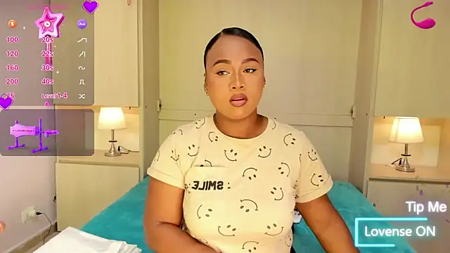 Snapshot of EmilyyStuart chatting on February 2026 07:35:01 PM EmilyyStuart online show from February 2026 07:35:01 PM