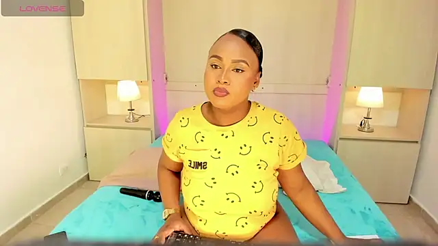 Snapshot of EmilyyStuart chatting on December 2025 04:01:01 AM EmilyyStuart online show from December 2025 04:01:01 AM