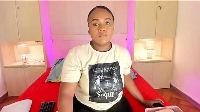 Snapshot of EmilyyStuart chatting on February 2026 07:35:02 PM EmilyyStuart online show from February 2026 07:35:02 PM