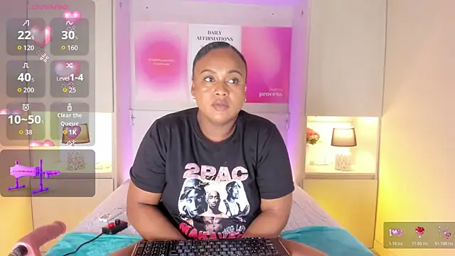 Snapshot of EmilyyStuart chatting on December 2025 08:05:01 AM EmilyyStuart online show from December 2025 08:05:01 AM