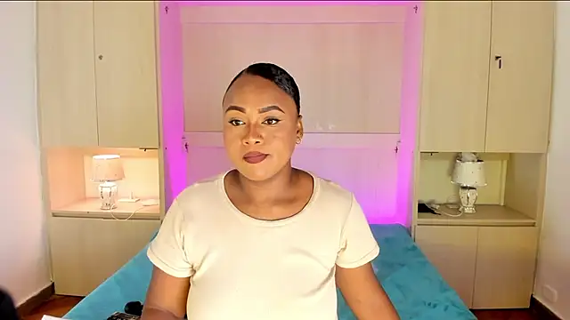 Snapshot of EmilyyStuart chatting on February 2026 07:31:01 PM EmilyyStuart online show from February 2026 07:31:01 PM