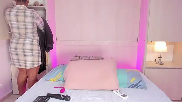 Snapshot of EmilyyStuart chatting on February 2026 03:26:02 AM EmilyyStuart online show from February 2026 03:26:02 AM