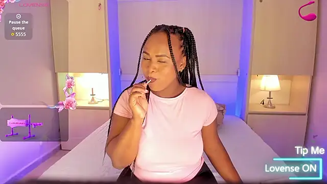 Snapshot of EmilyyStuart chatting on January 2026 03:54:01 AM EmilyyStuart online show from January 2026 03:54:01 AM