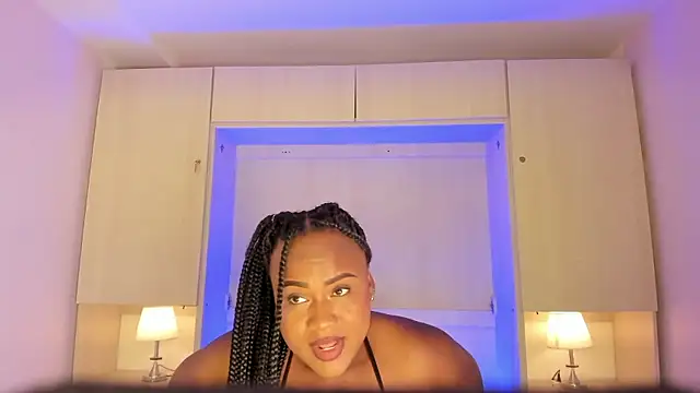 Snapshot of EmilyyStuart chatting on January 2026 04:05:01 AM EmilyyStuart online show from January 2026 04:05:01 AM