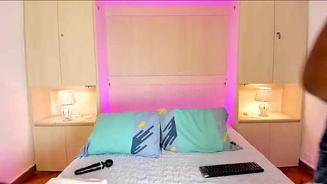 Snapshot of EmilyyStuart chatting on February 2026 07:43:01 PM EmilyyStuart online show from February 2026 07:43:01 PM