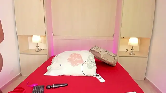 Snapshot of EmilyyStuart chatting on November 2025 08:03:02 PM EmilyyStuart online show from November 2025 08:03:02 PM