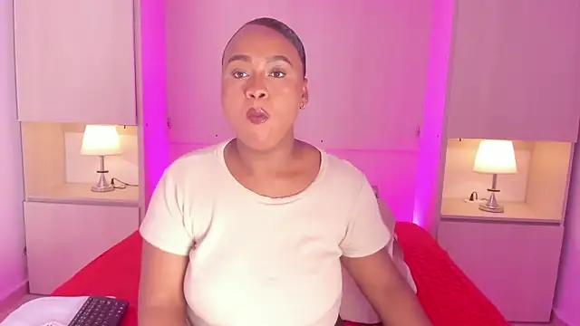 Snapshot of EmilyyStuart chatting on March 2026 04:01:01 AM EmilyyStuart online show from March 2026 04:01:01 AM