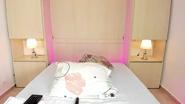 Snapshot of EmilyyStuart chatting on October 2025 04:09:01 AM EmilyyStuart online show from October 2025 04:09:01 AM