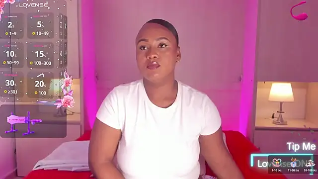 Snapshot of EmilyyStuart chatting on February 2026 04:04:02 AM EmilyyStuart online show from February 2026 04:04:02 AM