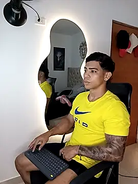 Snapshot of Andrew_wolf7 chatting on October 2025 01:51:02 AM Andrew wolf7 online show from October 2025 01:51:02 AM