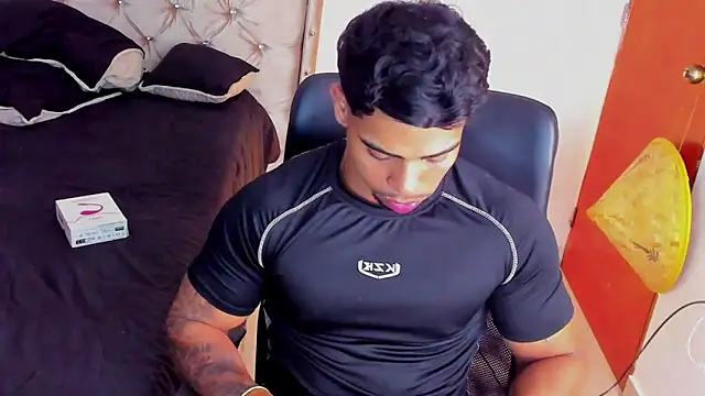 Andrew wolf7 online show from December 2025 12:22:01 AM