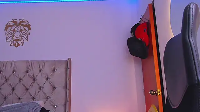 Andrew wolf7 online show from February 2026 11:06:02 PM