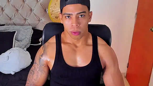 Snapshot of Andrew_wolf7 chatting on October 2025 07:59:02 PM Andrew wolf7 online show from October 2025 07:59:02 PM