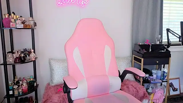 Snapshot of longislandprincess chatting on June 2026 08:20:02 PM longislandprincess online show from June 2026 08:20:02 PM