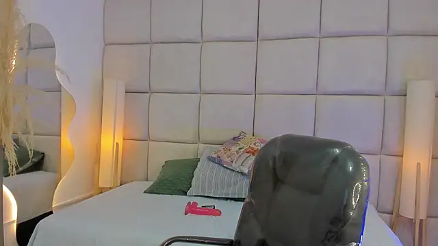 Miley Collins online show from November 2025 07:51:01 PM