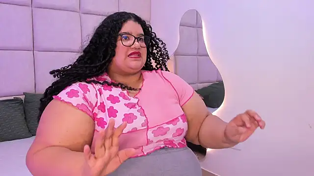 Miley Collins online show from October 2025 12:48:01 PM