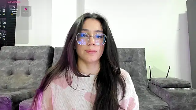 emmadiaz1 online show from September 2025 02:51:02 AM