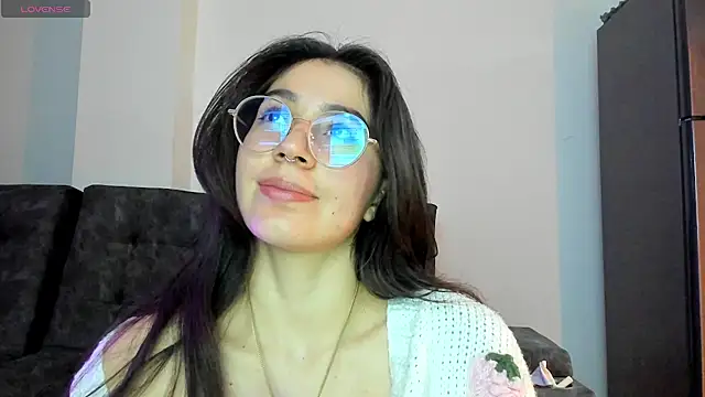 emmadiaz1 online show from December 2024 01:25:02 AM