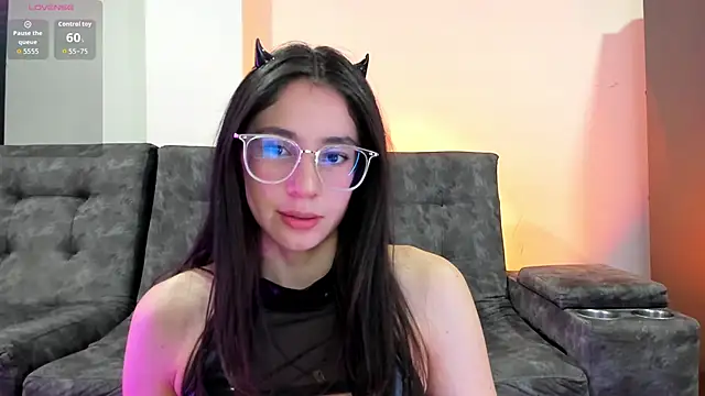 Snapshot of emmadiaz1 chatting on March 2026 04:20:01 AM emmadiaz1 online show from March 2026 04:20:01 AM