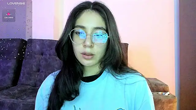 emmadiaz1 online show from December 2024 04:15:02 AM