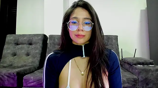 emmadiaz1 online show from September 2025 05:03:01 AM