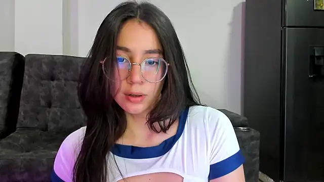 emmadiaz1 online show from March 2025 04:34:02 AM