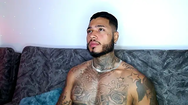 Snapshot of Exotic_tatto27121 chatting on January 2025 12:10:01 AM Exotic tatto27121 online show from January 2025 12:10:01 AM